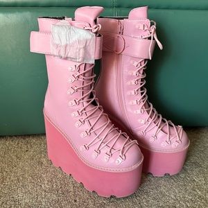 Bubblegum Traitor Boots size 8 New (no box)